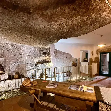 Sardinian Gallery Fonte *